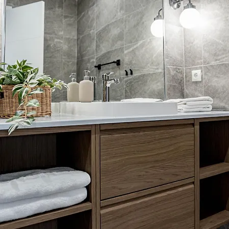 Jm94 - Totally Renovated In Stylish Design 밀야스코스타